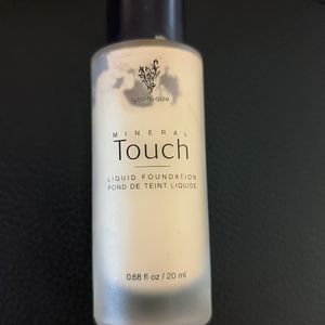 Younique Mineral Foundation